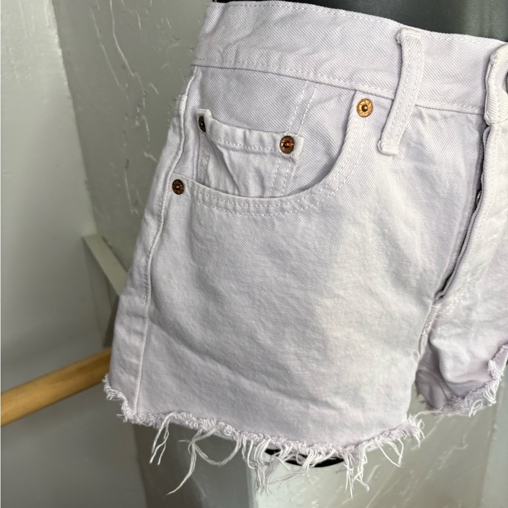 Levi’s High-Waist Frayed Hem Women’s Denim Shorts - Light Lavender sz 27 - Picture 6 of 8